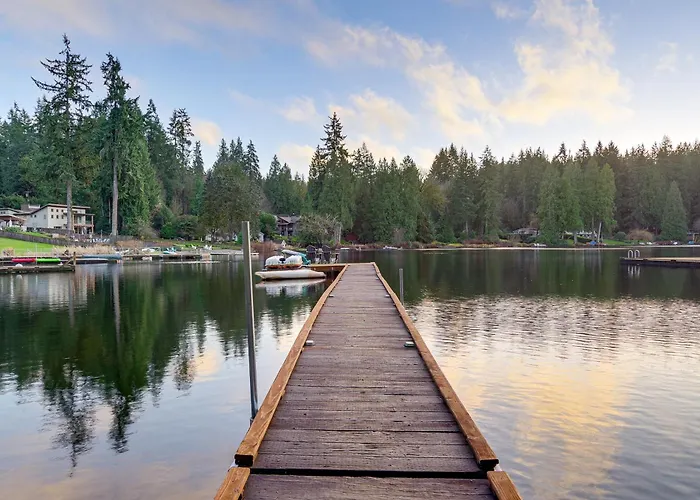 Lake-View Woodinville Retreat W/ Hot Tub + Theater