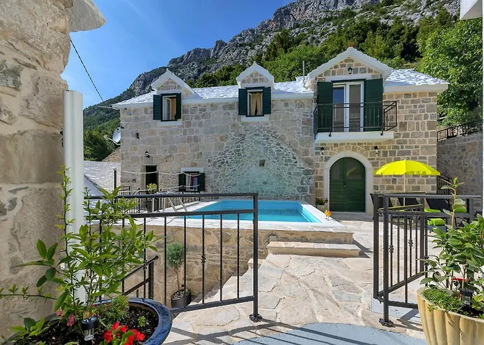 Amazing Home In Baska Voda
