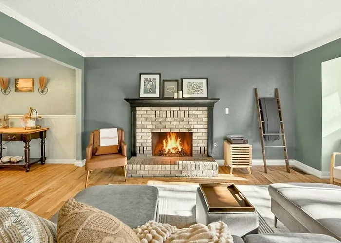 Jville Gem | Walk Downtown | Private & Quiet!