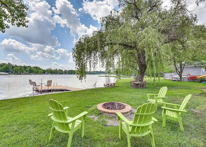 Lakefront Home With Hot Tub And Dock