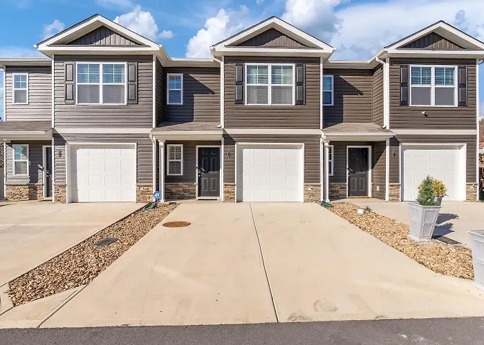 New 3Br Raceday Retreat - Steps From Speedway
