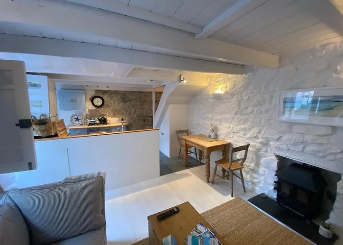 Sea-Ah-Na Side Cottage - Steps From The Beach Grade II Listed Refurbished Romantic Getaway