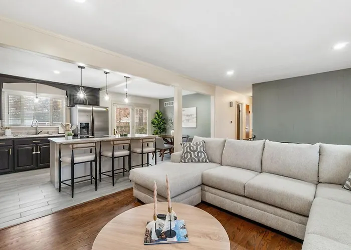Nall Hills Gem! Great Location & New Interior!