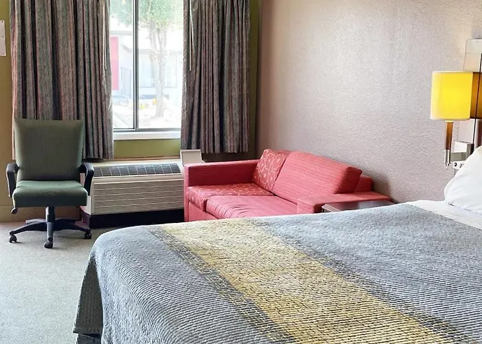 Express Inn Thomson