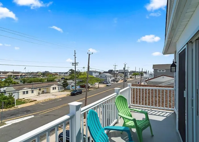 3 Bedroom 2 And Half Baths 2 Blocks To Beach And Boardwalk 8 Beach Badges
