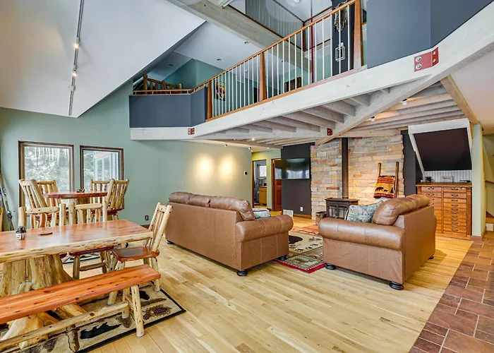 Private Peninsula! Laurel Lake Retreat W/ 3 Piers