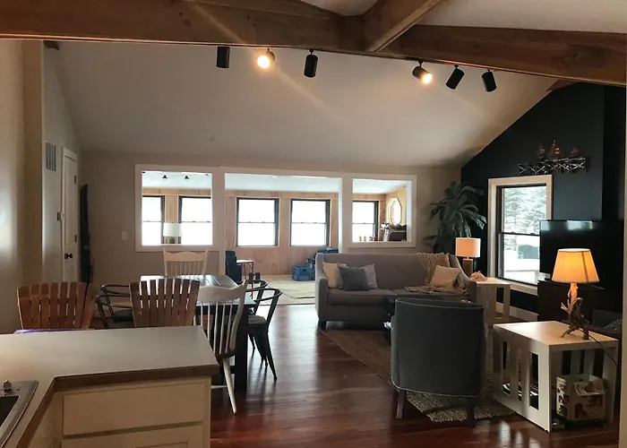 Lokato Lake House