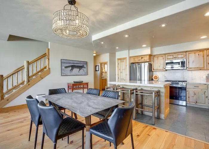 Walk To Lift! Luxe, Updated Cbmr Home W/ Mtn Views