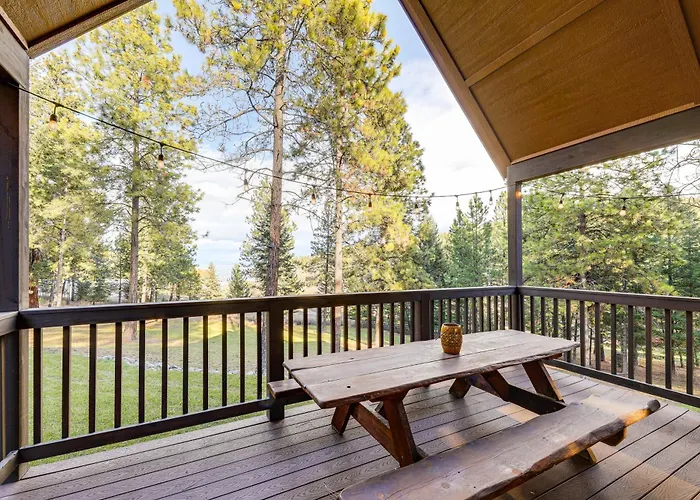 Deck + Views: Scenic Group Getaway In Lakeside!