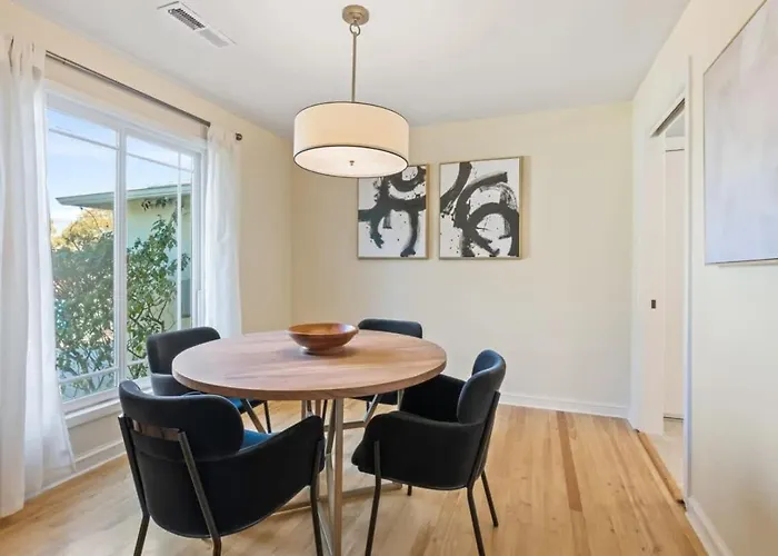 Marbella Lane - Modern And Sleek Home In Redwood