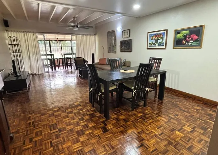 Cozy 2 Bedroom Townhome In The City Centre