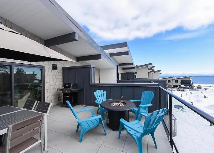 Luxury Saratoga Beach Town Home