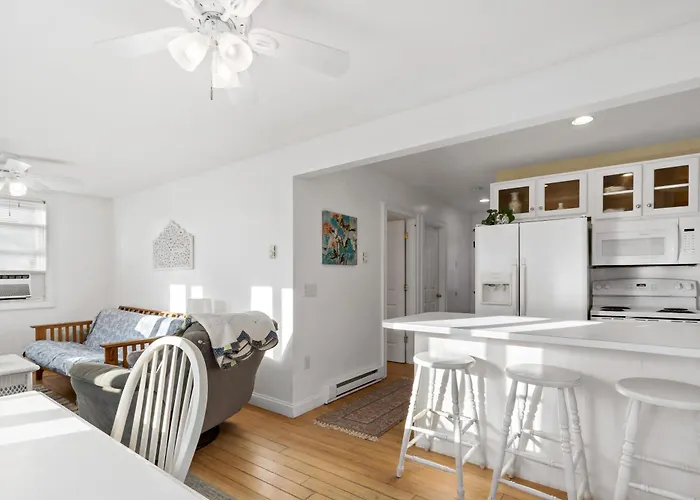 Beach Side Cottage In Narragansett