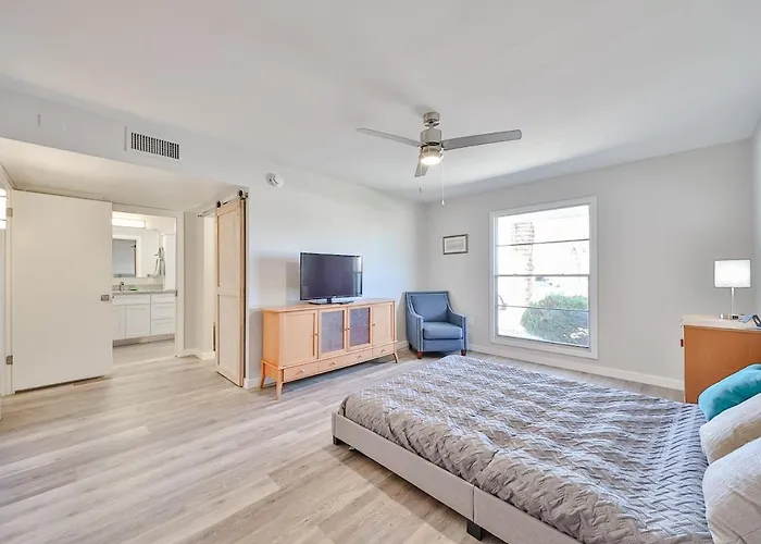 Modern Gem I 3Br, Ensuites, Fenced, Sunsets