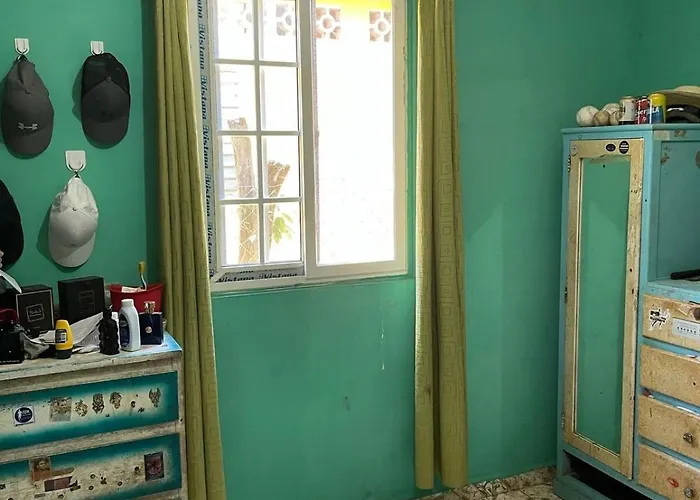 House A 10-Minute Walk From Porras Park