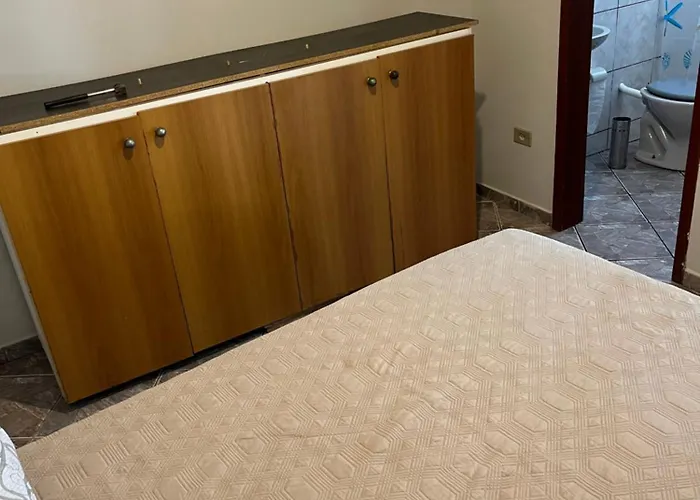 Quarto casal banheiro kitnet Antonina há 15 km de Morretes