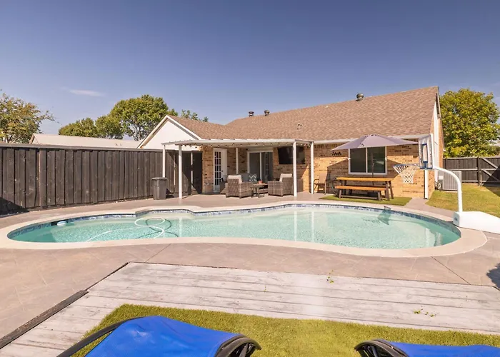 Private Pool - Game Room - Backyard Tv - Fenced Yard