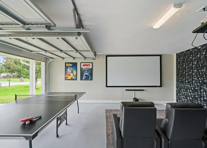 Amazing 4Br 2Bath Home With Pool & Game-Movie Room