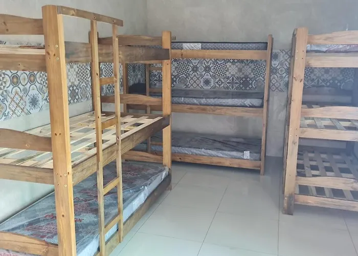 CASA EM ARAÇARIGUAMA TEMPORADa