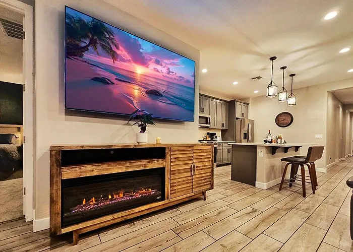 Desert Oasis Retreat , Heated Pool , Pet Friendly!