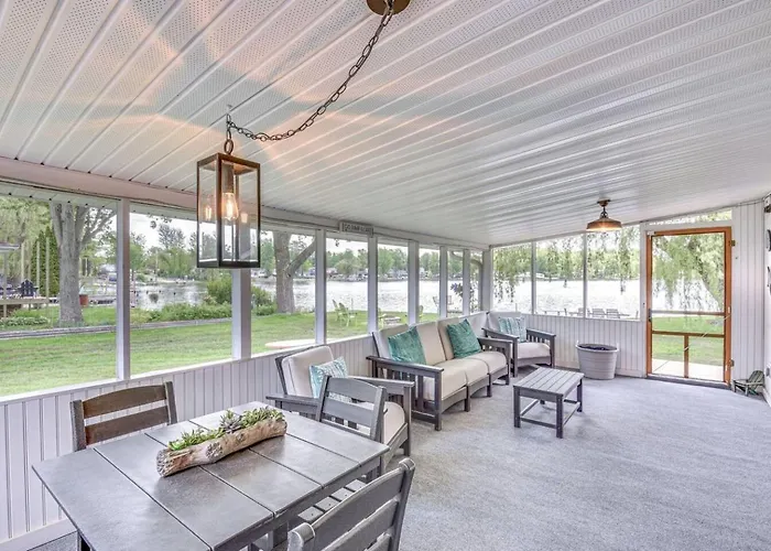 Lakefront Home With Hot Tub And Dock