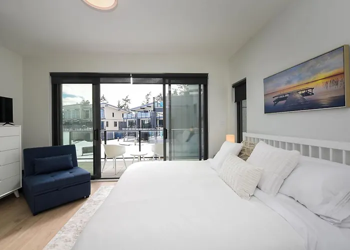 Luxury Saratoga Beach Town Home