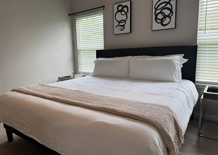3Br W/ Pool Table & Ping Pong - Near Snowden