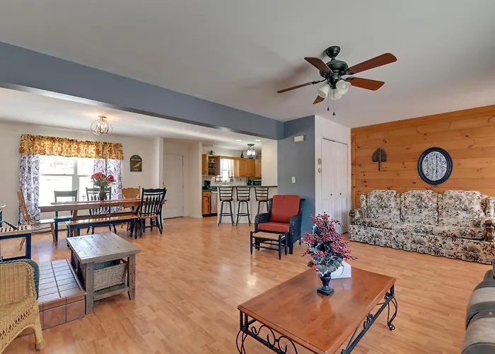 Waterfront Lake George Retreat W/ Shared Dock