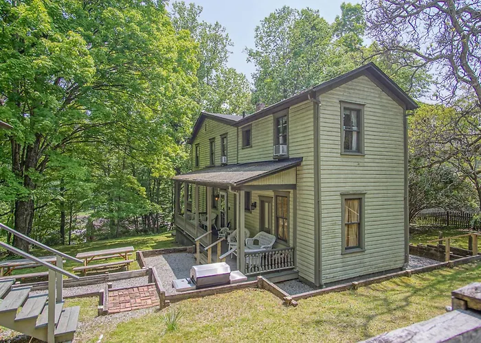 5 Br: Historic Glaab House In Cass, With Ac, Amazing Kitchen, Covered Porches, Historical Landmark