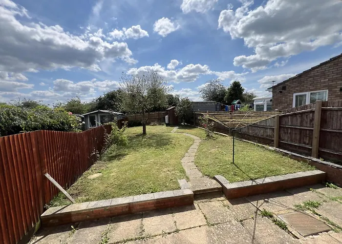 Cosy 3Br Home In Leighton Buzzard Parking Sleeps 5 Walk To Town & Train Near Rushmere Country Park & Leighton Buzzard Railway Perfect For Families & Work Stays
