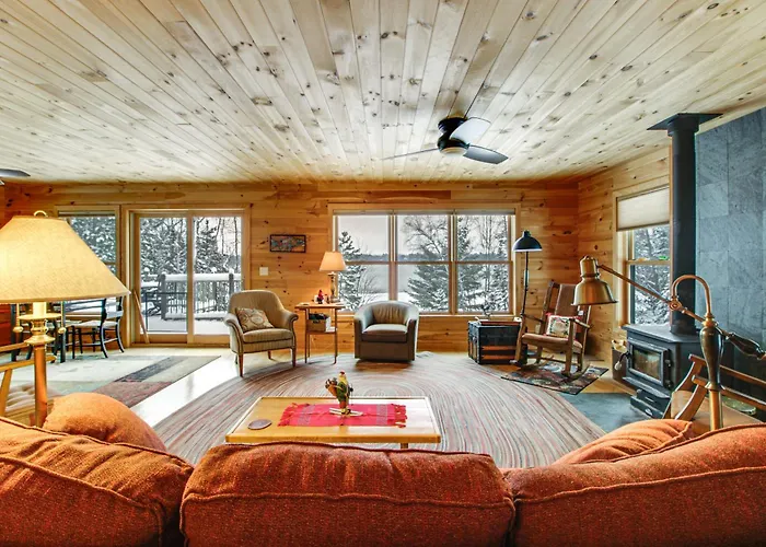 Dock & Foosball: Esquagama Lake Family Cabin