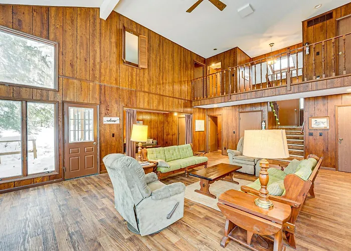 Near Manistee National Forest! Retro Cabin Retreat