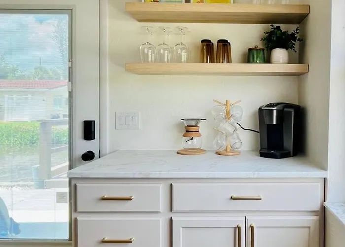 Nokomis Waterfront Unit Walk To The Beach And Dining