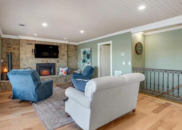 Lake Dardanelle Home W/ Dock! Fish On-Site