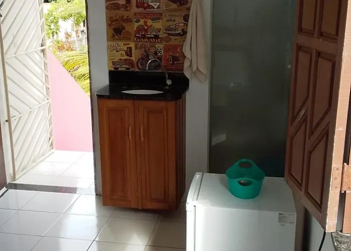 Casa Rosa da Ilha - Suíte com Ar-condicionado e Jardim Amplo