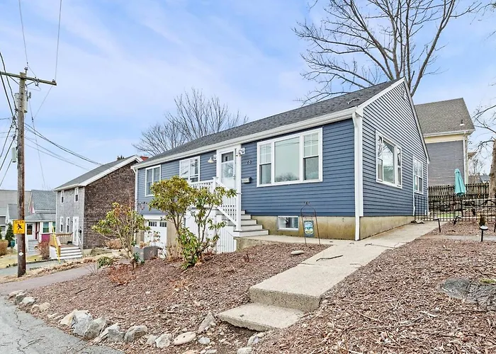 4Br Home | Walk To Beach & Downtown | Parking