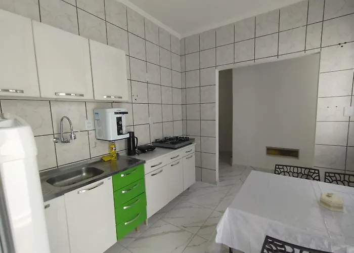 Quarto próximo da rodoviária, Universidade e Pátio de eventos, ótima localização