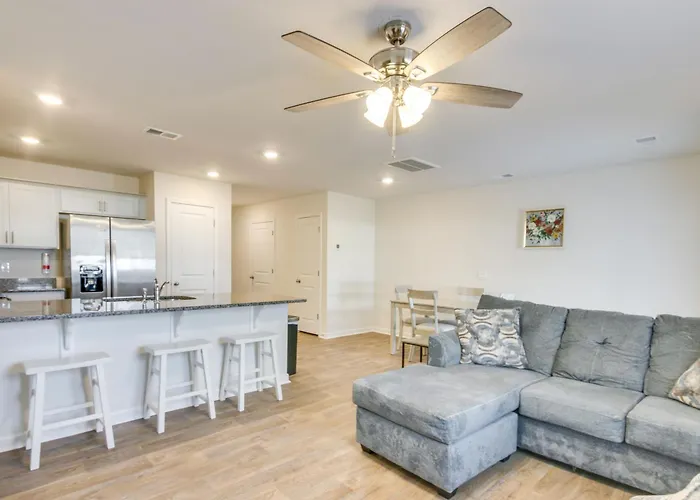 9 Mi To Shawn Afb! Family Townhome Near Dining