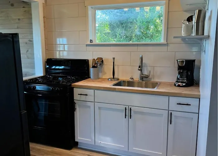 Lakeshore Comfort Lakeview Family Getaway