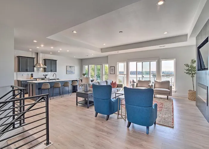 Lakefront Moses Lake Home With Dock And Game Room