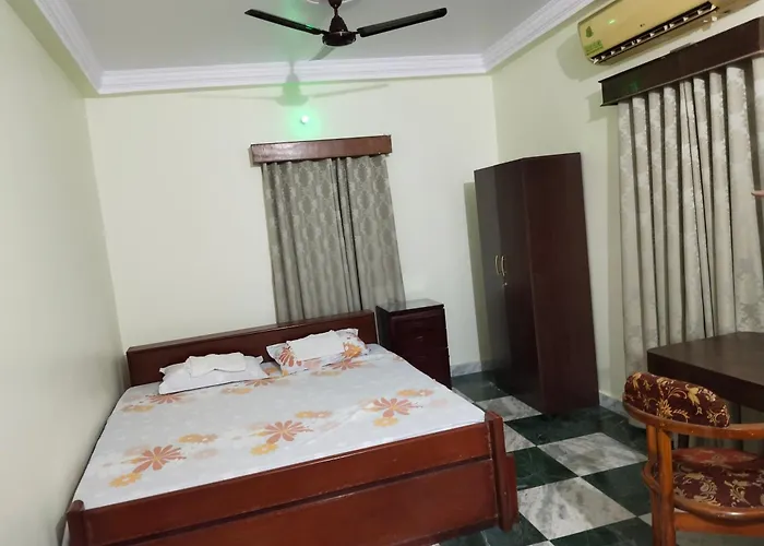 Chaps Le Guest House
