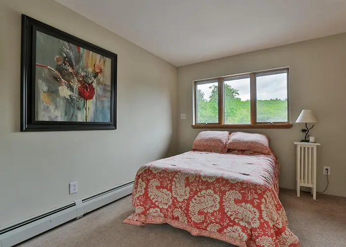 The Pine River Pond Premier Lakehouse 4Br High-End Retreat