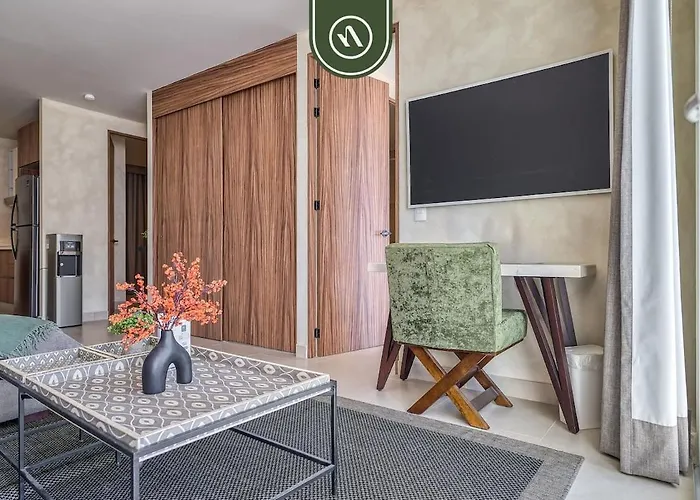 Luxury 2 Bedroom Condo Near Beaches - Pools - Gym