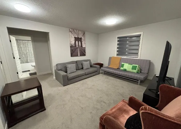 Luxury 4 Bedroom Entire House With Basement