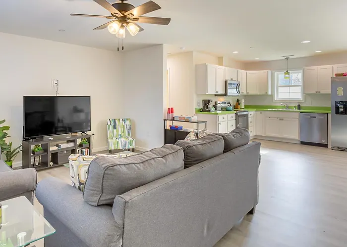 Walk To Local Eats & Docks! Crisfield Getaway