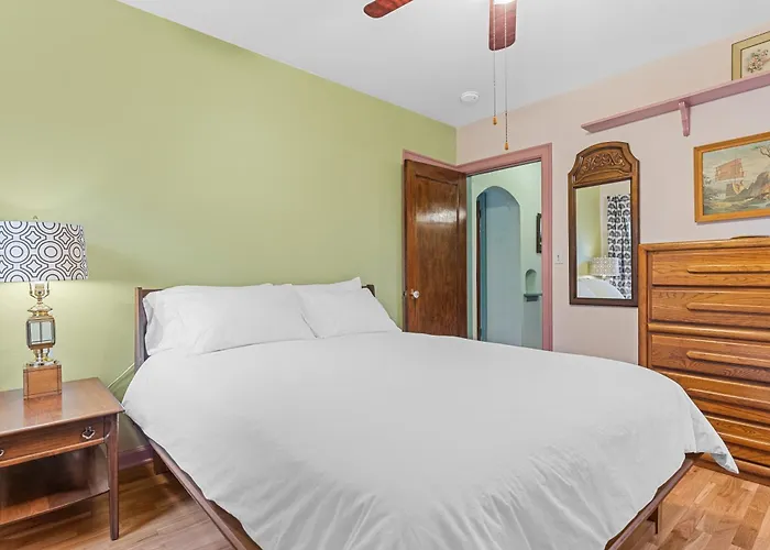 Vintage 3Br Near Airport & Downtown