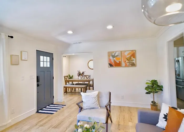 Marbella Lane - Vibrant 4Br Rwc Ldry