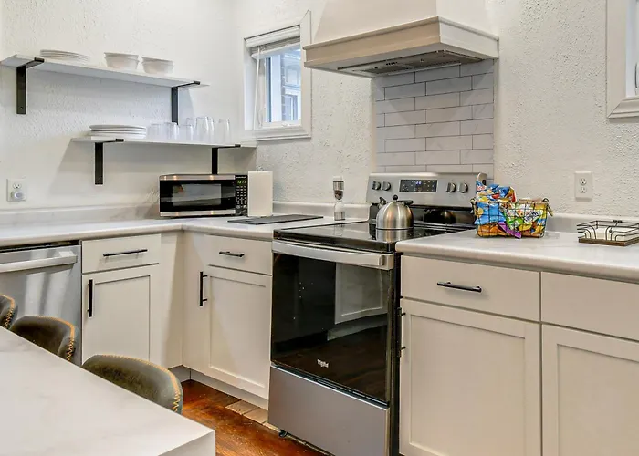 Walk To Marshall University: Home W/ Private Yard!