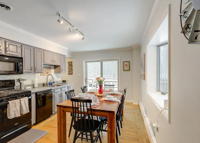 8 Mi To Saratoga Race Course: Quiet Family Home