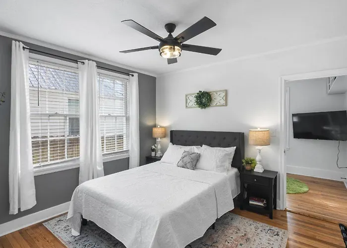 Dogwood: 3Br, Near Medical Dist.